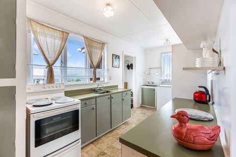 Photo of property in 115 Sunnyside Road, Sunnyvale, Auckland, 0612
