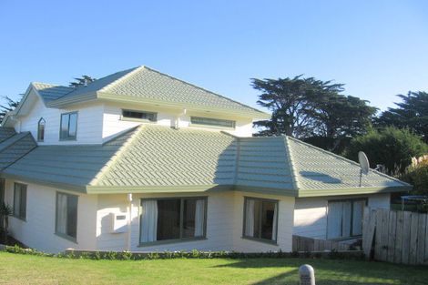 Photo of property in 28 Saunders Close, Whitby, Porirua, 5024