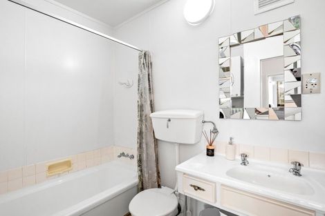 Photo of property in Hobson Court Flats, 19/70 Hobson Street, Thorndon, Wellington, 6011