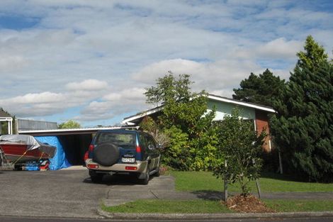 Photo of property in 8 Acland Place, Botany Downs, Auckland, 2010