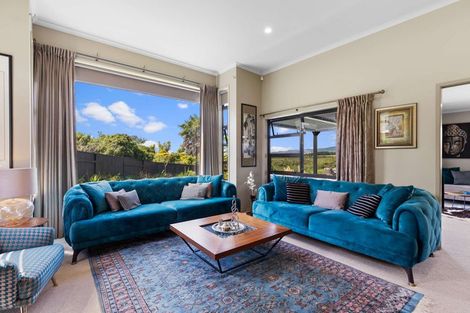 Photo of property in 28 Johnstone Drive, Fitzherbert, Palmerston North, 4410