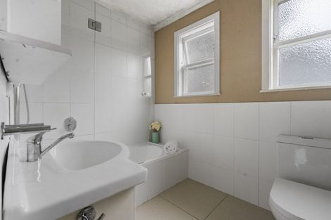 Photo of property in 36 Anderson Avenue, Point England, Auckland, 1072