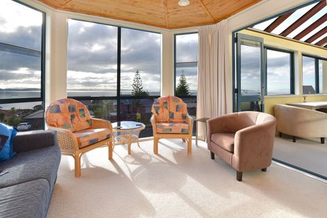 Photo of property in 59 Pacific Parade, Army Bay, Whangaparaoa, 0930