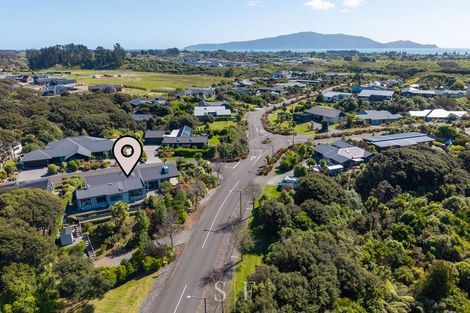 Photo of property in 14 Ferndale Drive, Waikanae, 5036