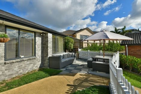 Photo of property in 11 Roberta Crescent, Orewa, 0931