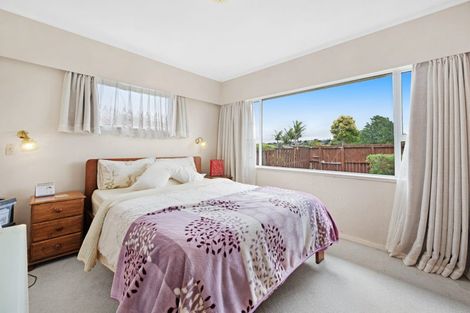 Photo of property in 78 Botany Road, Botany Downs, Auckland, 2010