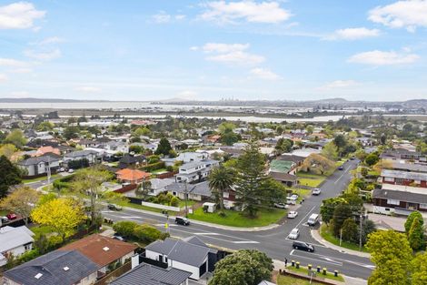 Photo of property in 54d Te Atatu Road, Te Atatu South, Auckland, 0610