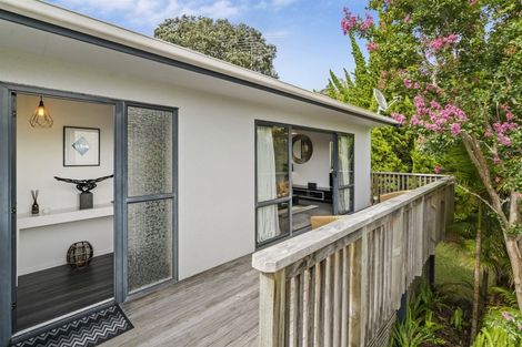Photo of property in 2/70b Matipo Road, Mairangi Bay, Auckland, 0630