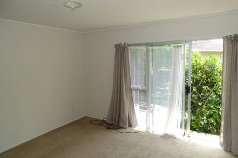 Photo of property in 2/23 Challen Close, Conifer Grove, Takanini, 2112