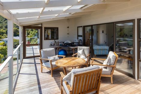 Photo of property in 362a Waikawa Road, Waikawa, Picton, 7220