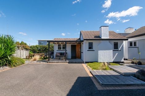 Photo of property in 25 Willow Avenue, Hannahs Bay, Rotorua, 3010