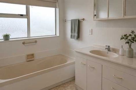 Photo of property in 60a Arawhata Road, Paraparaumu, 5032