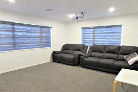 Photo of property in 33 Havana Rise, Grenada Village, Wellington, 6037