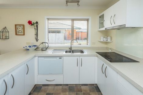 Photo of property in 15 Gilligan Close, College Estate, Whanganui, 4500