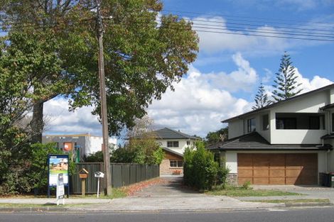 Photo of property in 3b Luckens Road, West Harbour, Auckland, 0618