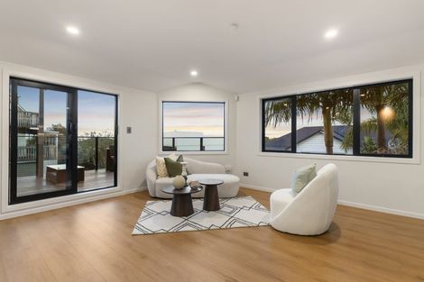 Photo of property in 1/47 Deep Creek Road, Waiake, Auckland, 0630