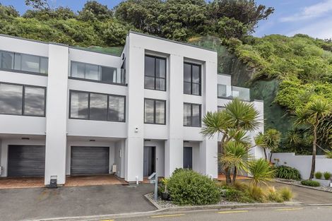 Photo of property in 2/148 Evans Bay Parade, Roseneath, Wellington, 6021