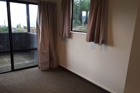 Photo of property in 17a Wynyard Crescent, Fernhill, Queenstown, 9300