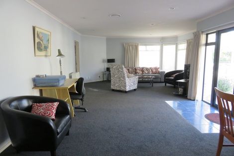 Photo of property in 14 Winston Avenue, Hokowhitu, Palmerston North, 4410