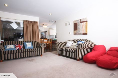 Photo of property in 2 Ganymede Place, Half Moon Bay, Auckland, 2012