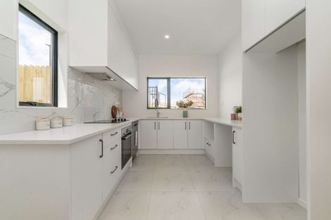 Photo of property in 47a Crestview Rise, Papakura, 2110