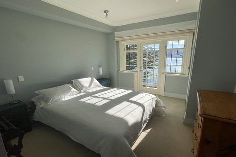 Photo of property in Sunhaven Flats, 262 Oriental Parade, Oriental Bay, Wellington, 6011