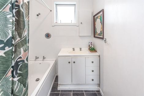 Photo of property in 30 Weraroa Road, Waverley, 4510