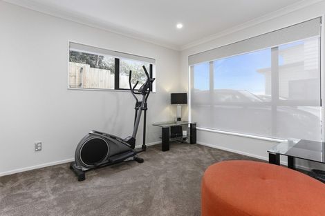 Photo of property in 4225d Great North Road, Glendene, Auckland, 0602