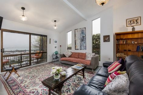 Photo of property in 24 Roslyn Road, Bluff Hill, Napier, 4110