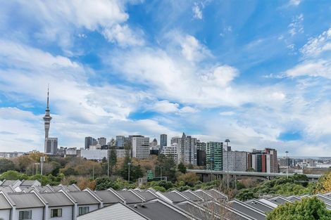 Photo of property in Luna Apartments, 3v/16 Burton Street, Grafton, Auckland, 1010