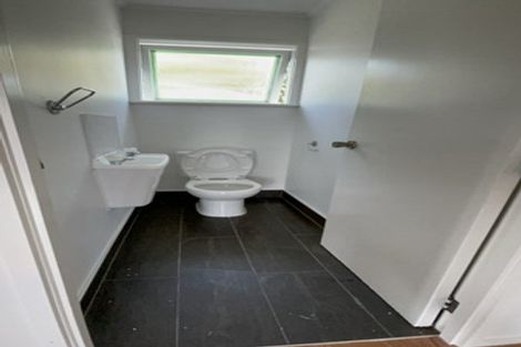 Photo of property in 372 Glenfield Road, Glenfield, Auckland, 0629