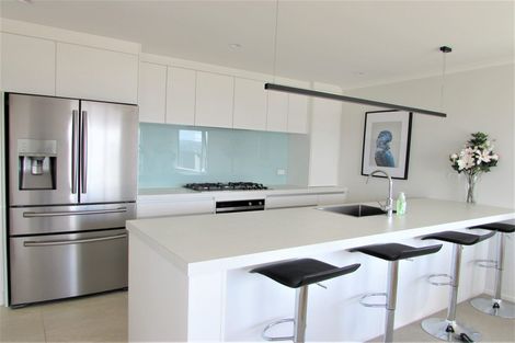 Photo of property in 10 Cromwell Point, Newlands, Wellington, 6037