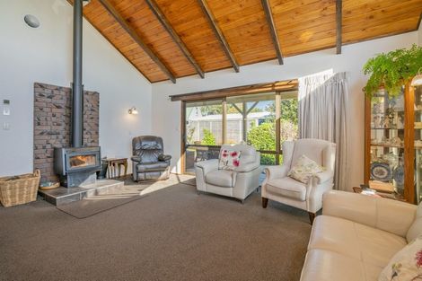 Photo of property in 72 Catherine Crescent, Whitianga, 3510