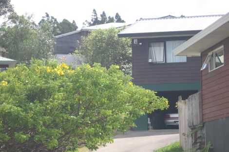 Photo of property in 2/19 Witheford Drive, Bayview, Auckland, 0629