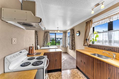 Photo of property in 6 Earnslaw Crescent, Bryndwr, Christchurch, 8053