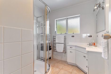 Photo of property in 4 Melandra Road, Stanmore Bay, Whangaparaoa, 0932