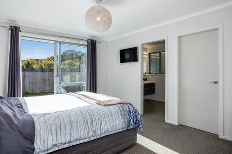 Photo of property in 24 Banks Boulevard, Whitby, Porirua, 5024