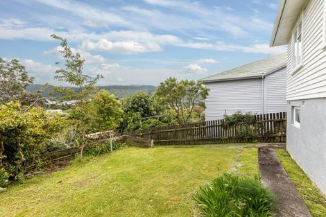 Photo of property in 12 Taylor Terrace, Tawa, Wellington, 5028