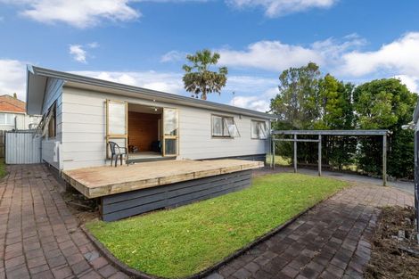 Photo of property in 1/19 Montgomery Avenue, Belmont, Auckland, 0622