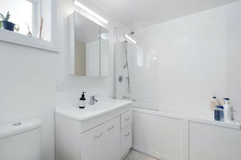 Photo of property in 4 Mills Road, Brooklyn, Wellington, 6021