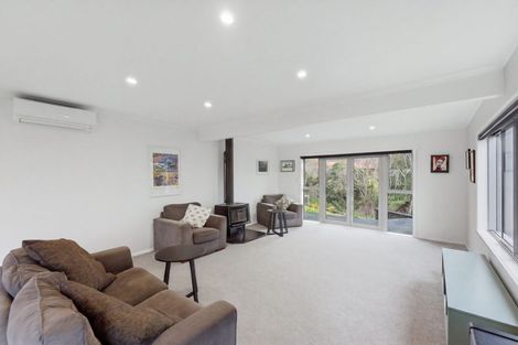 Photo of property in 82 Wairau Road, Oakura, 4314