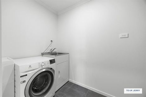 Photo of property in 28 Fairchild Avenue, Goodwood Heights, Auckland, 2105