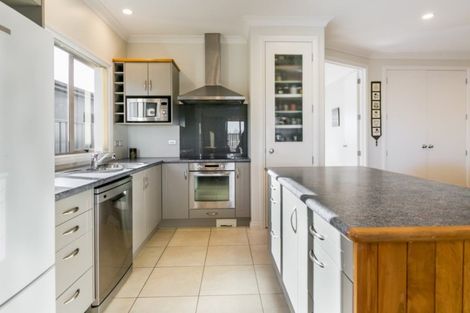 Photo of property in 20 Heynes Place, Clive, 4102