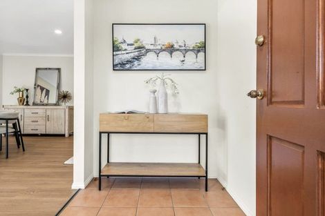 Photo of property in 1/11 Carniew Place, Dannemora, Auckland, 2016