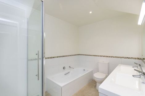 Photo of property in 23 Creswick Terrace, Northland, Wellington, 6012