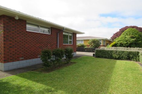 Photo of property in 35 Nevada Drive, Merrilands, New Plymouth, 4312