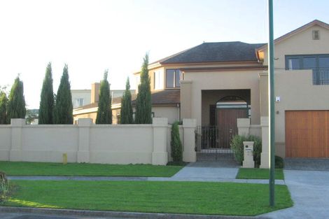 Photo of property in 2 Courtneys, West Harbour, Auckland, 0618