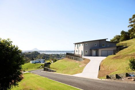 Photo of property in 34 Te Auhi Way, Welcome Bay, Tauranga, 3112