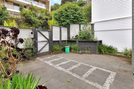 Photo of property in 20 Tiketike Way, Brooklyn, Wellington, 6021