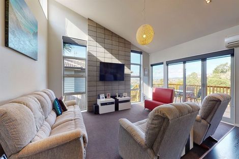 Photo of property in 94 Lake Panorama Drive, Henderson Valley, Auckland, 0612